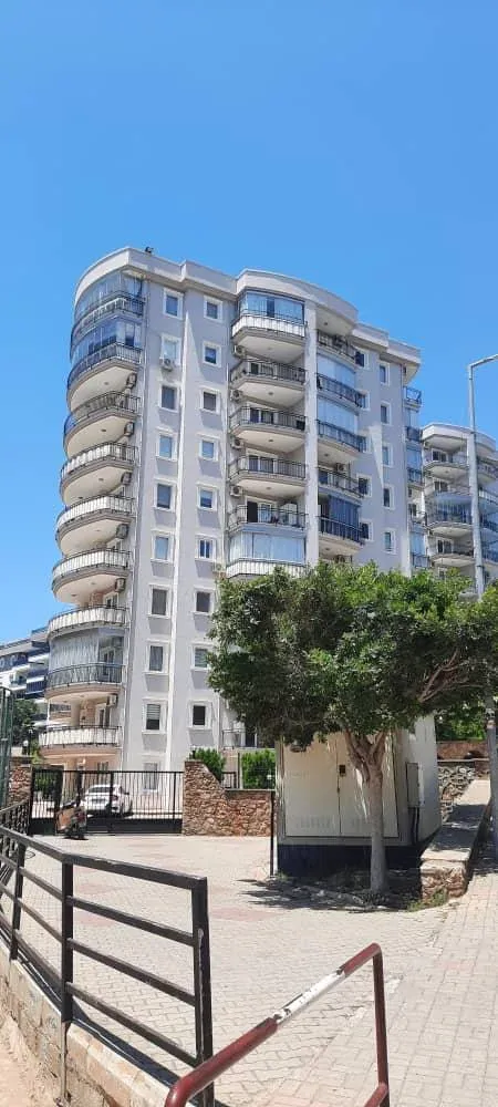 Furnished 2+1 apartment in Tosmur with two balconies and pool access
